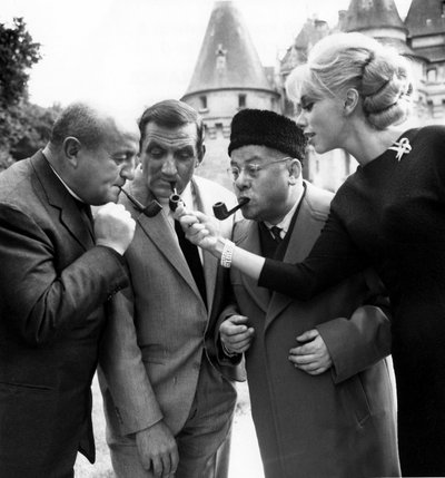 Bernard Blier, Lino Ventura, Francis Blanche y Mireille Darc en el set de la película Les Barbouzes en 1964 de Unbekannt Unbekannt